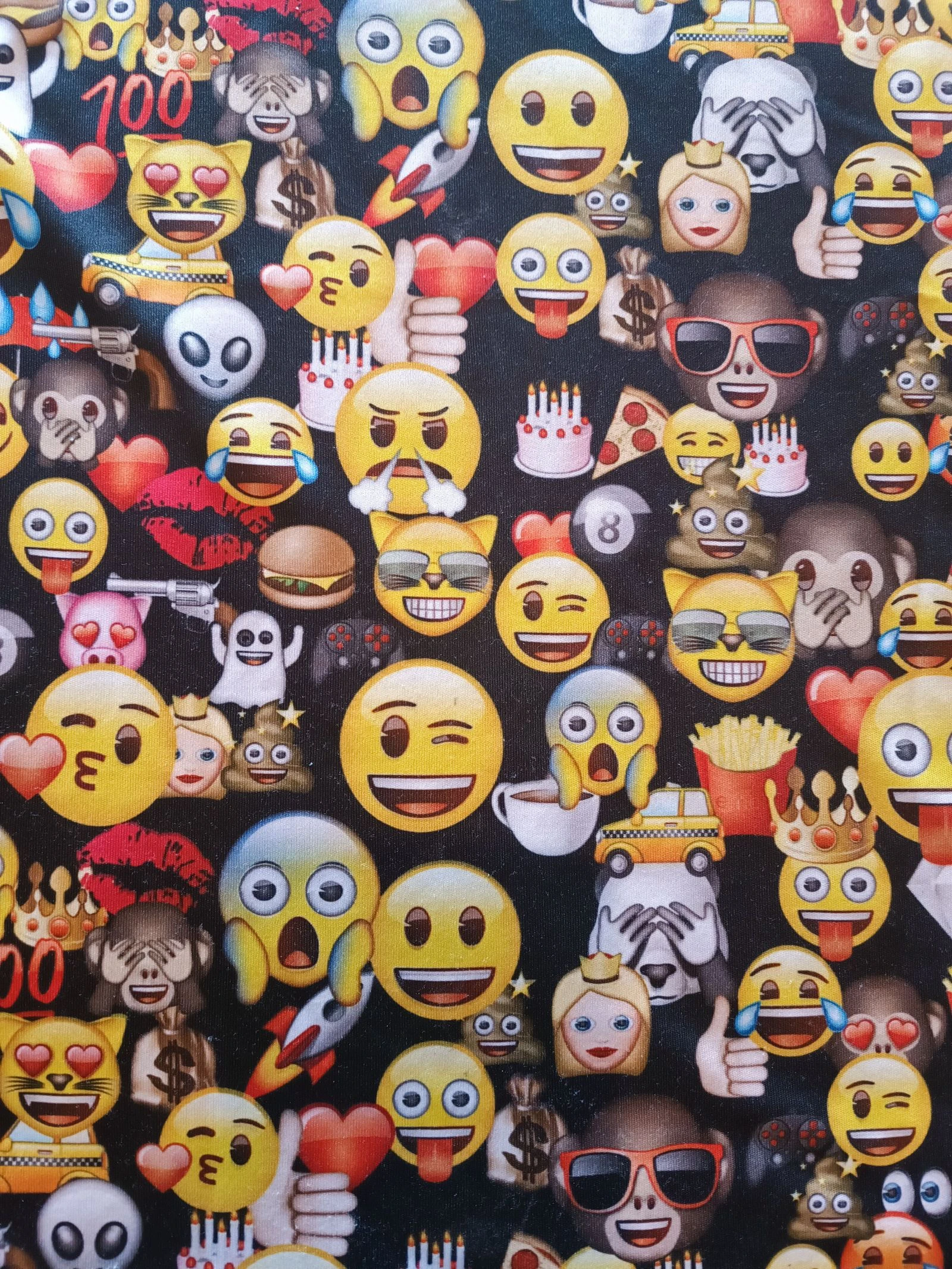 Children's unisex short-sleeve emoji t-shirt size 12 years good condition – photo 3
